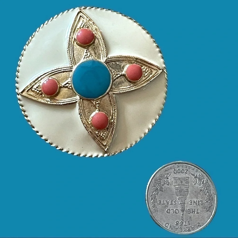 𝅺enamel brooch, unsigned, gold tone and enamel